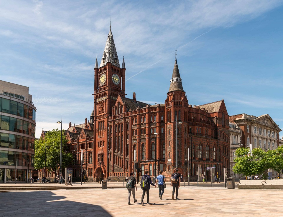 Liverpool Üniversitesi v2