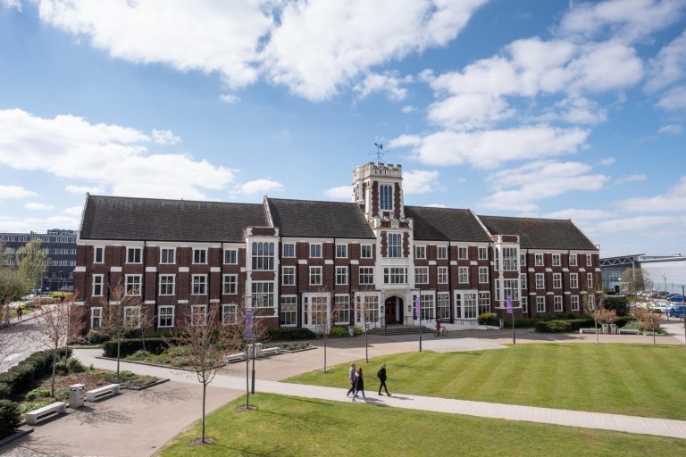 Loughborough Üniversitesi